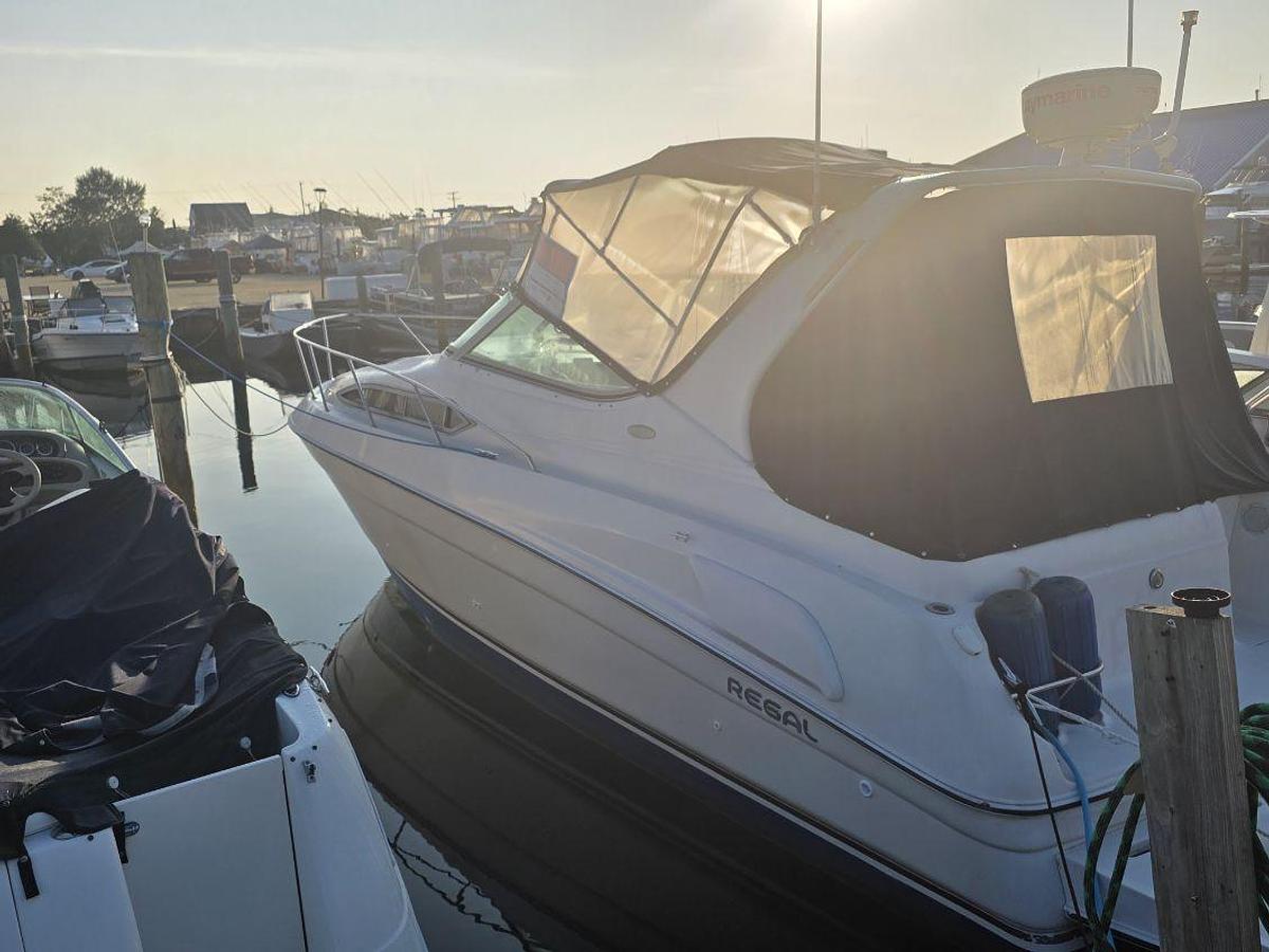 Used 1995 Regal 292 Commodore Express Cruiser