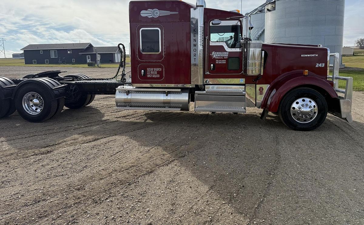 Used 2025 Kenworth W900 Sleeper Semi Truck