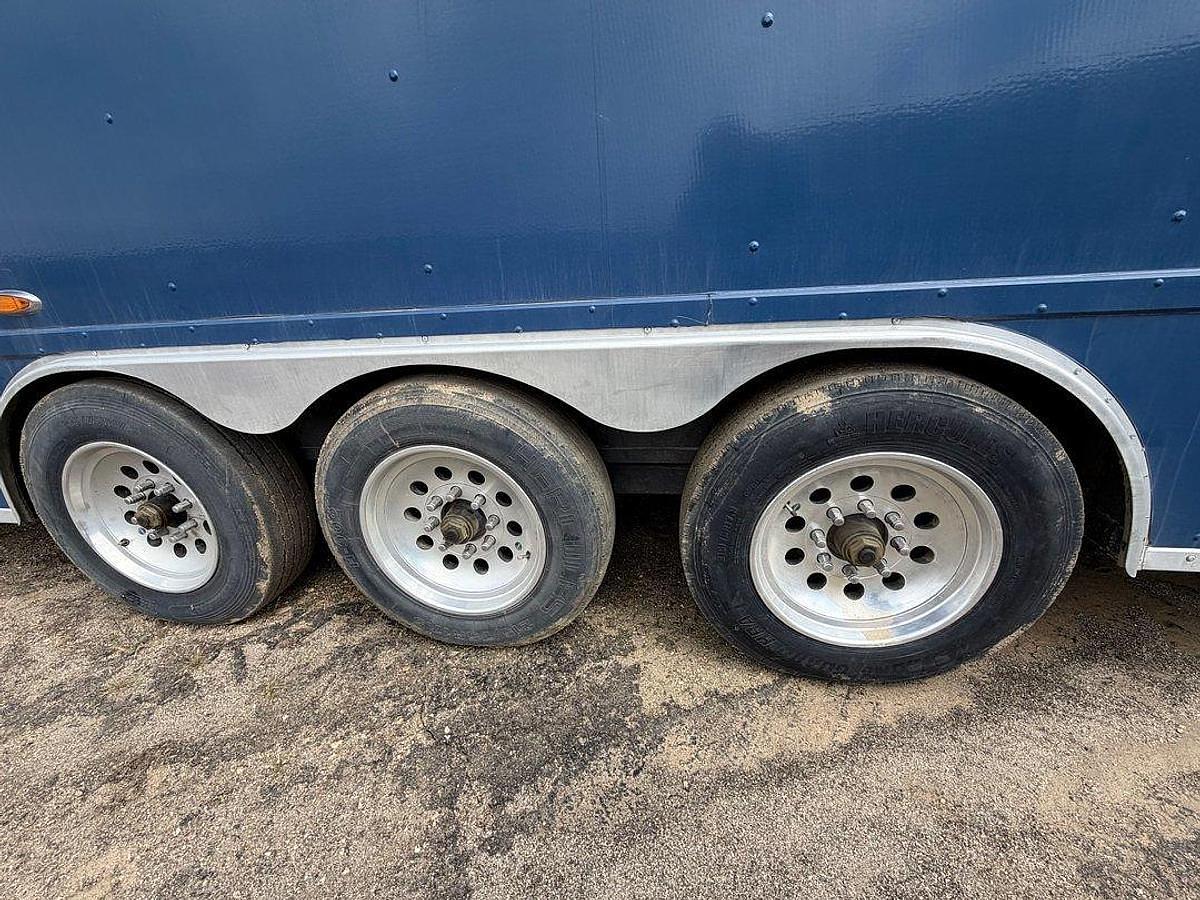 Used 2014 Freightliner Sport Chassis w/ 40' TPD Gooseneck Stacker