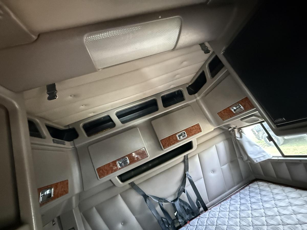 Used 2004 Peterbilt 379