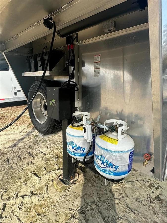 Used 2024 Lakota Colt 3 Horse Trailer