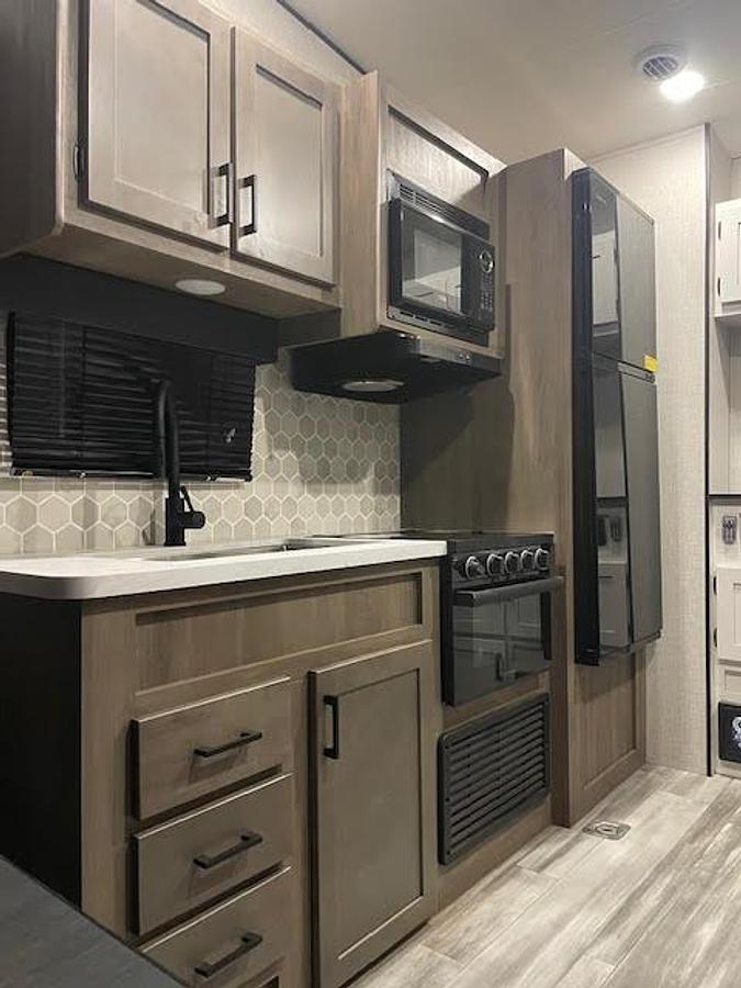 Used 2024 Starcraft 25TH Autumn Ridge Toy Hauler