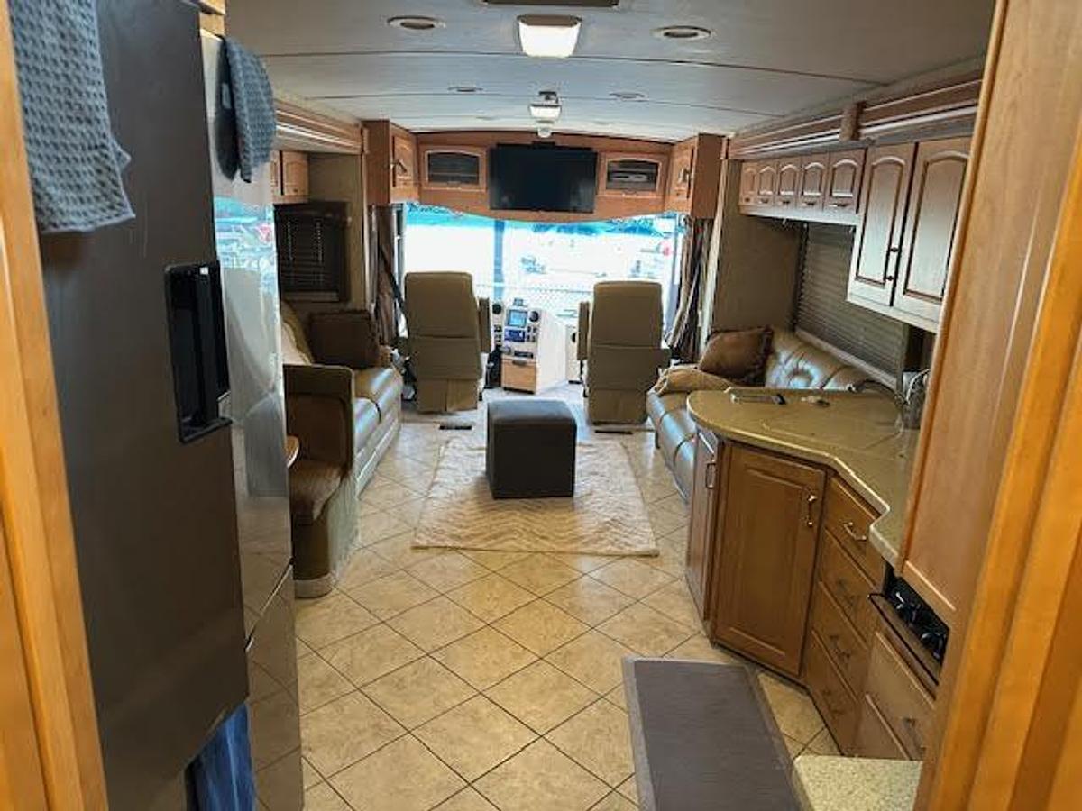 Used 2008 Winnebago Tour 40KD Class A Motorhome