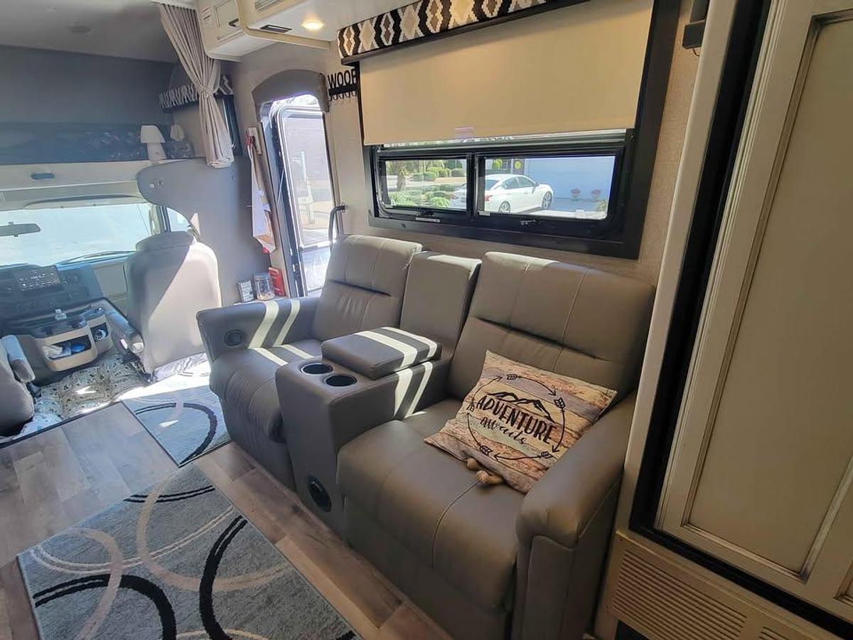 Used 2021 Jayco Greyhawk 27U