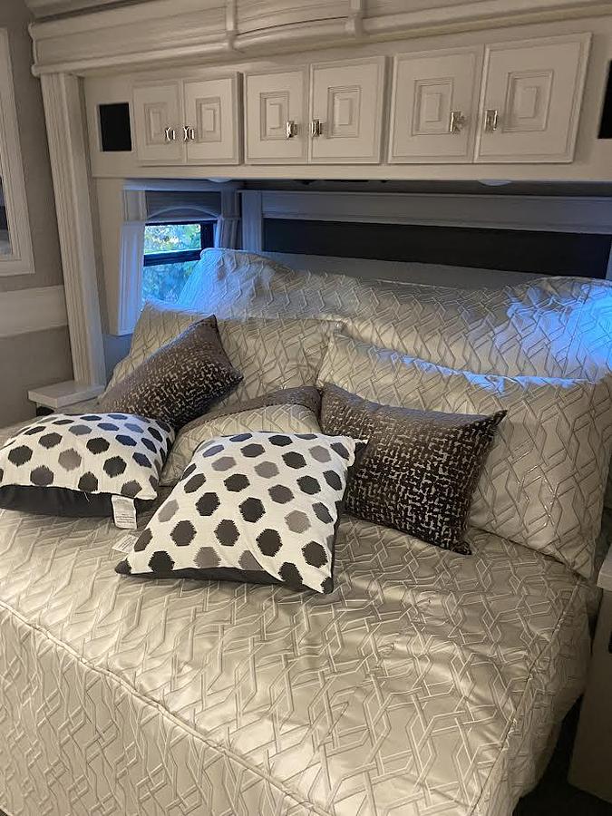 Used 2022 Fleetwood Discovery LXE 40M Class A Motorhome