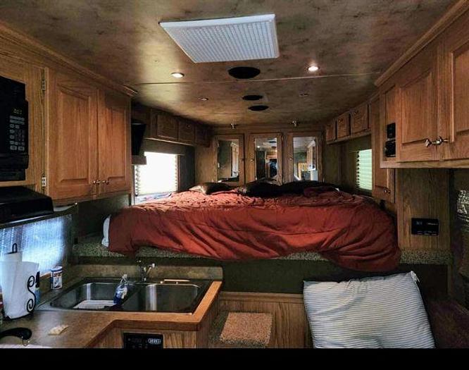 Used 2010 Merhow Aluma Star Three Horse Trailer with Living Quarters