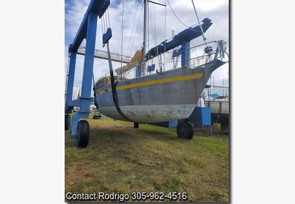 Used 1984 39' 6" Navalu Racer Cruiser Swing Keel