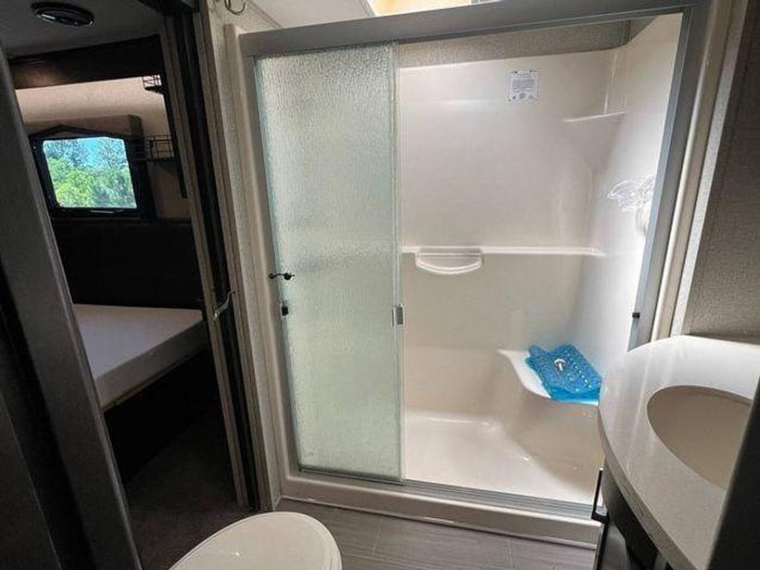 Used 2018 Keystone Raptor 428SP