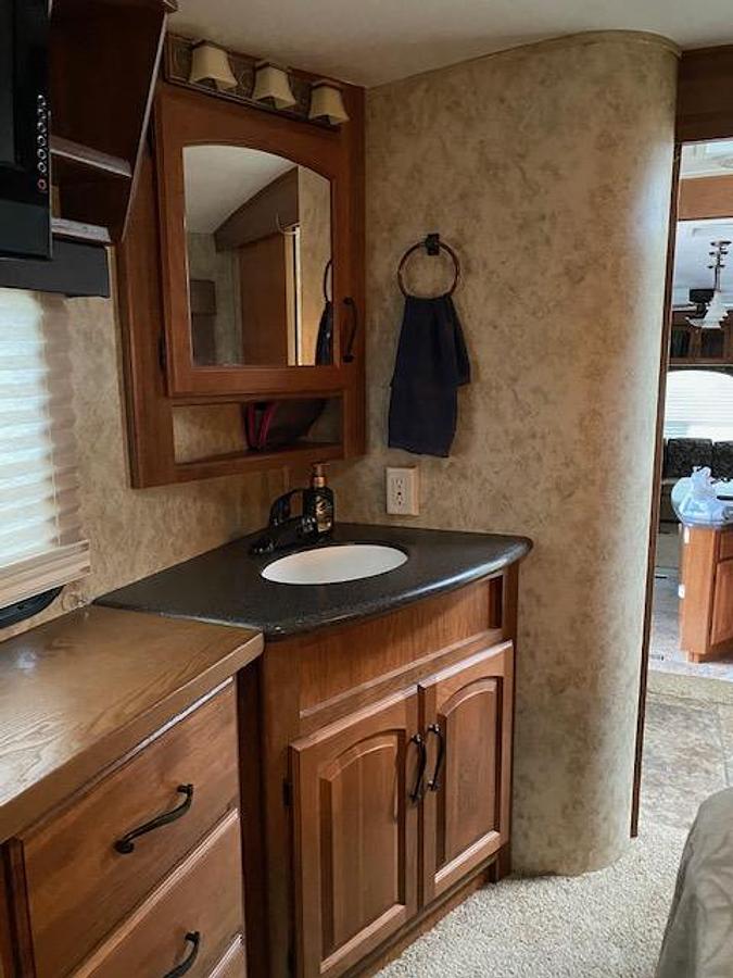 Used 2012 Keystone Montana Hickory Edition 33582RL Fifth Wheel