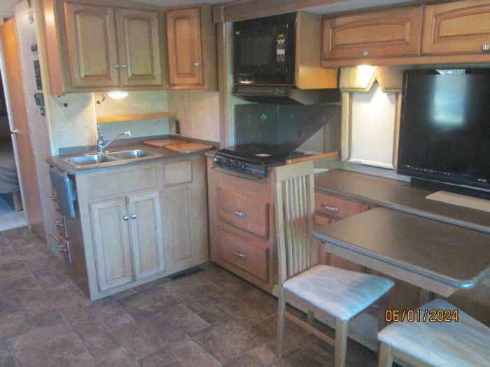 Used 2013 Winnebago Vista 30T