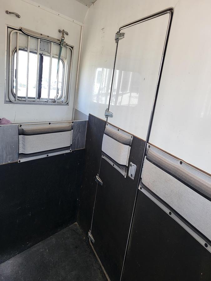 Used 2004 Sooner Horse Trailer