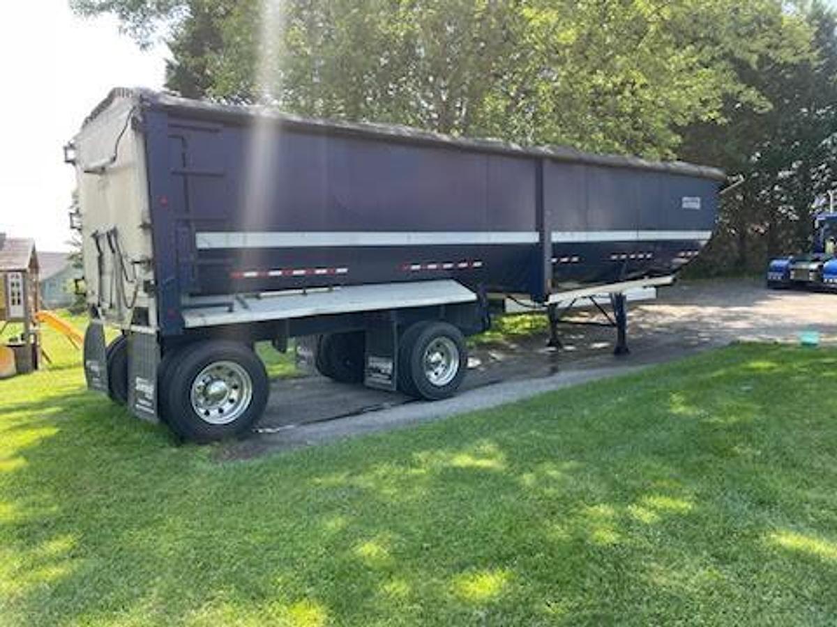 Used 2016 Peterbilt 389 with trailer