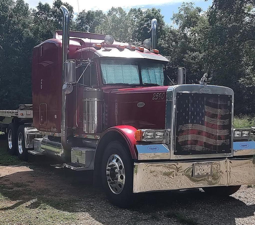Used 2000 Peterbilt 379 Sleeper Semi Truck