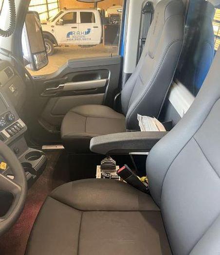 Used 2025 KENWORTH T880 Dump Truck