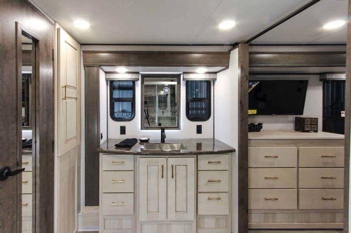 Used 2022 Alliance Paradigm 370FB