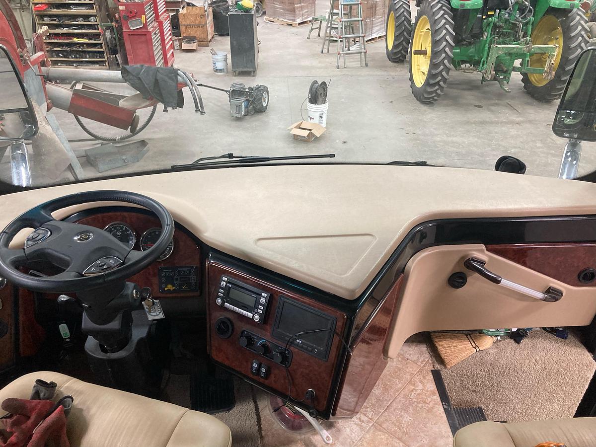 Used 2011 Monaco Camelot 43PKQ Class A Motorhome