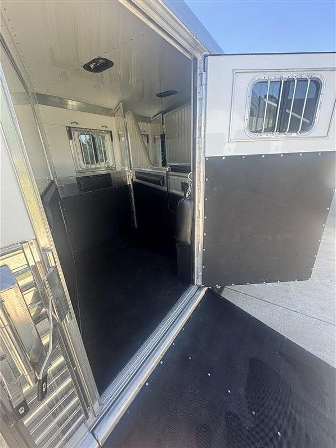 Used 2020 4 Star 3 Horse w/ Living Quarters