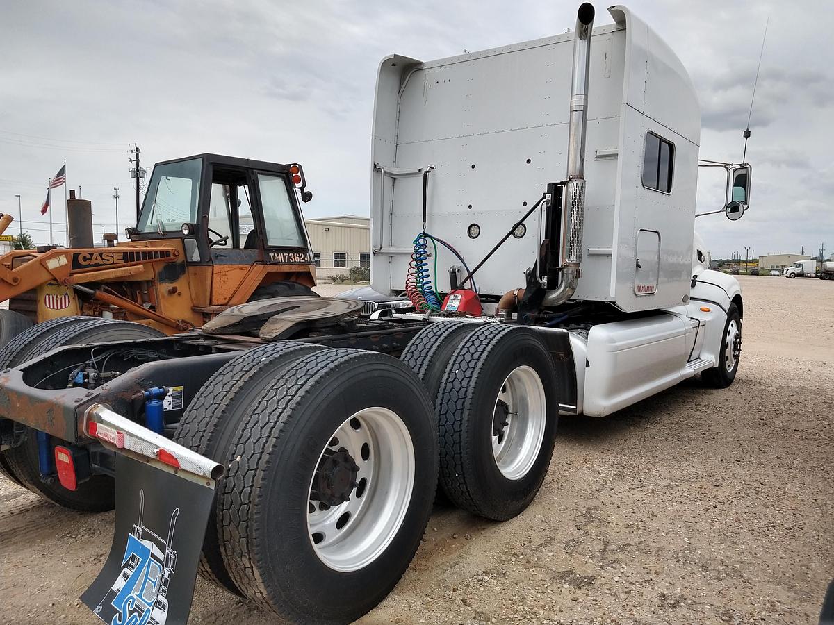 Used 2007 Peterbilt 386 Sleeper Semi Truck