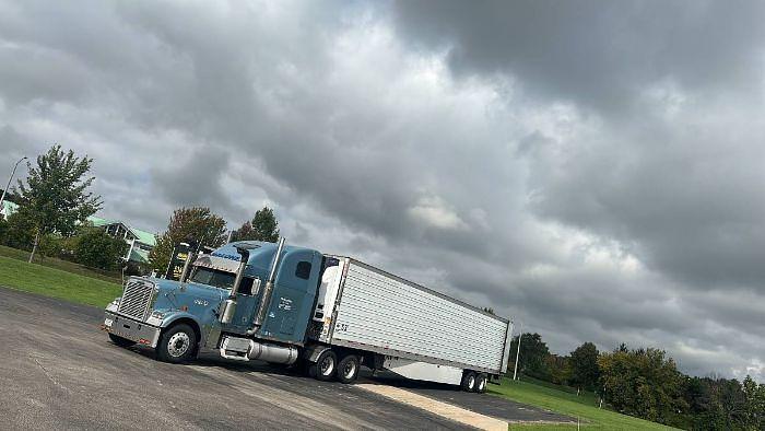 Used 2006 Freightliner Classic 132