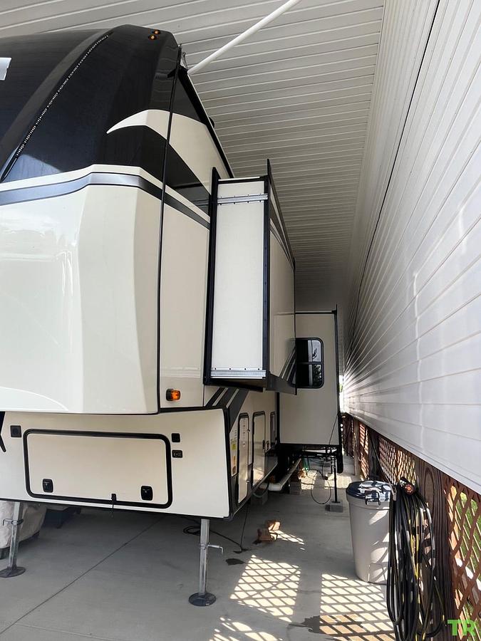 Used 2020 Sierra 3330bh