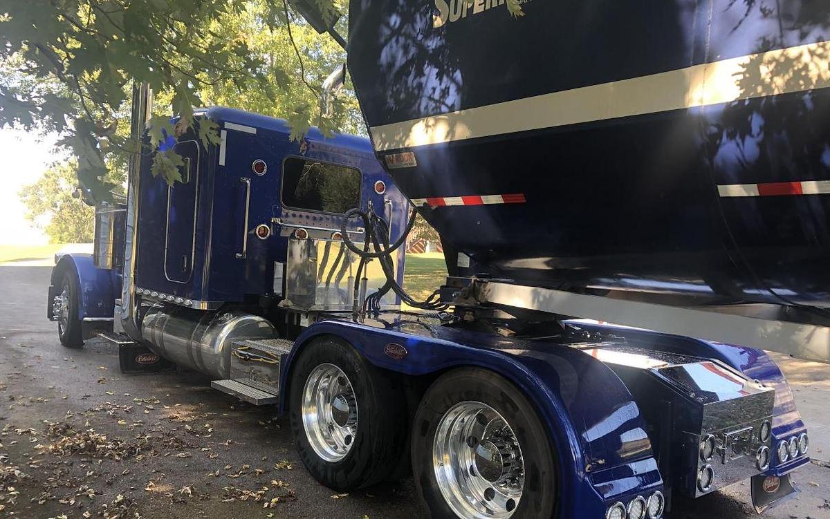 Used 2016 Peterbilt 389 with trailer