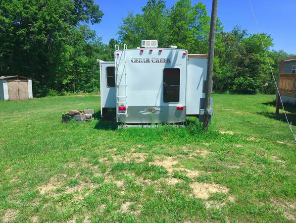 Used 2006 Cedar Creek 362BTS Fifth Wheel | Air Ride Hitch | Clean Title | Great Starter Camper