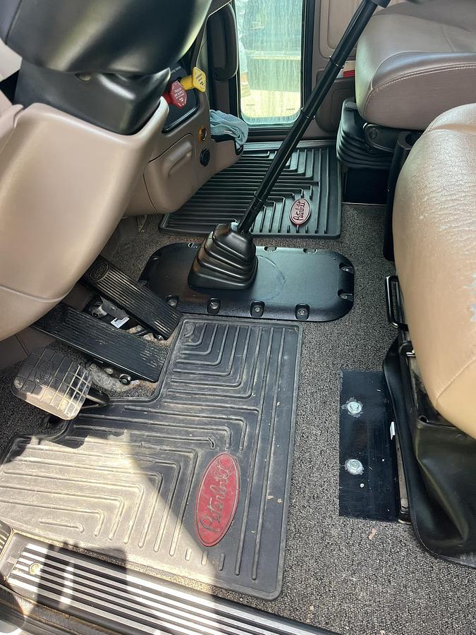 Used 2020 Peterbilt 389 Sleeper Truck