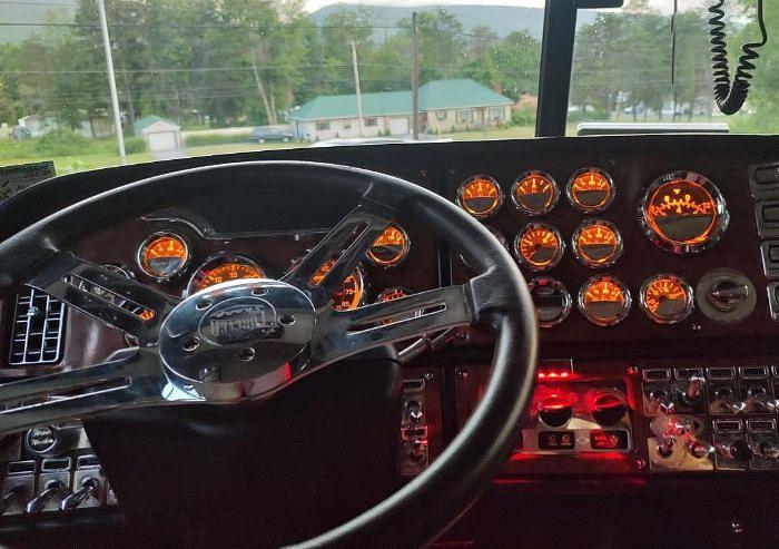 Used 2002 Peterbilt 379 EX