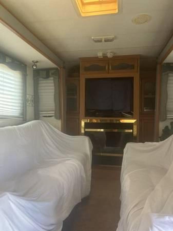 Used 2000 Fleetwood Quantum Fifth Wheel
