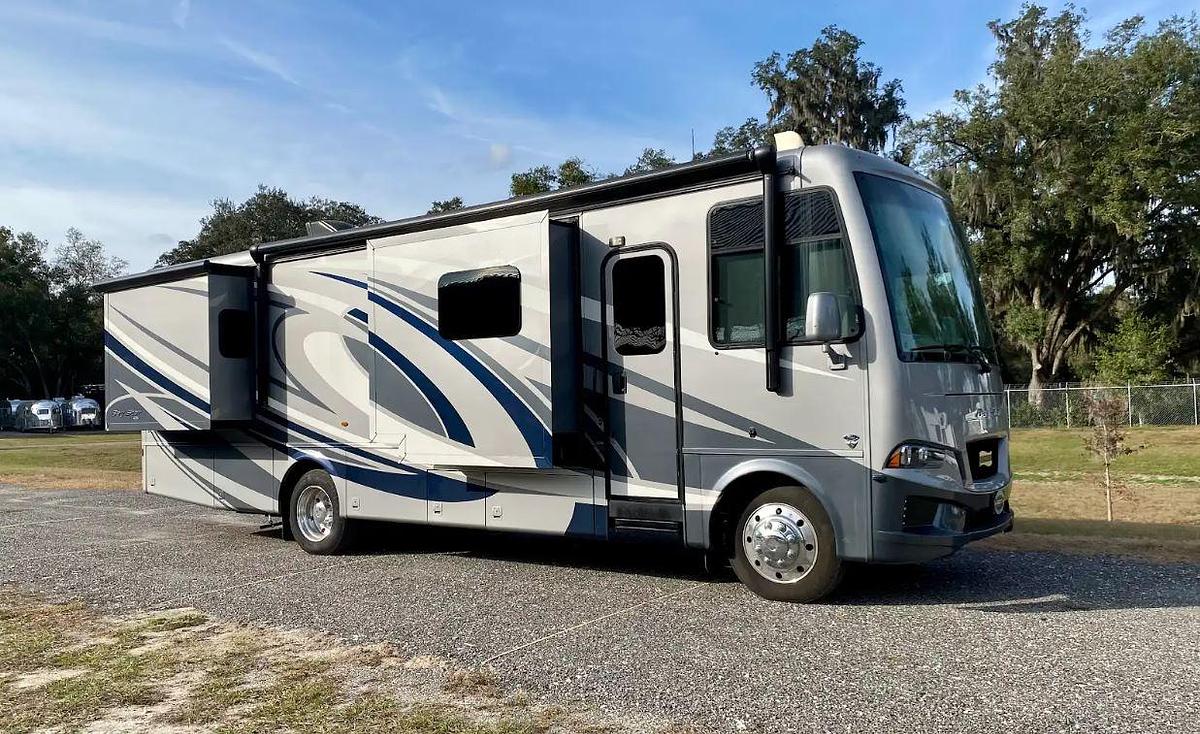 Used 2021 Newmar Bay Star 3226 Class A Motorhome