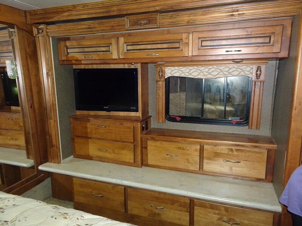 Used 2014 Holiday Rambler Ambassador 38PFT Class A Diesel Motorhome • King Bed • Washer/Dryer