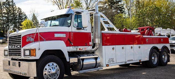 Used 1999 Mack CH613 Wrecker Tow Truck