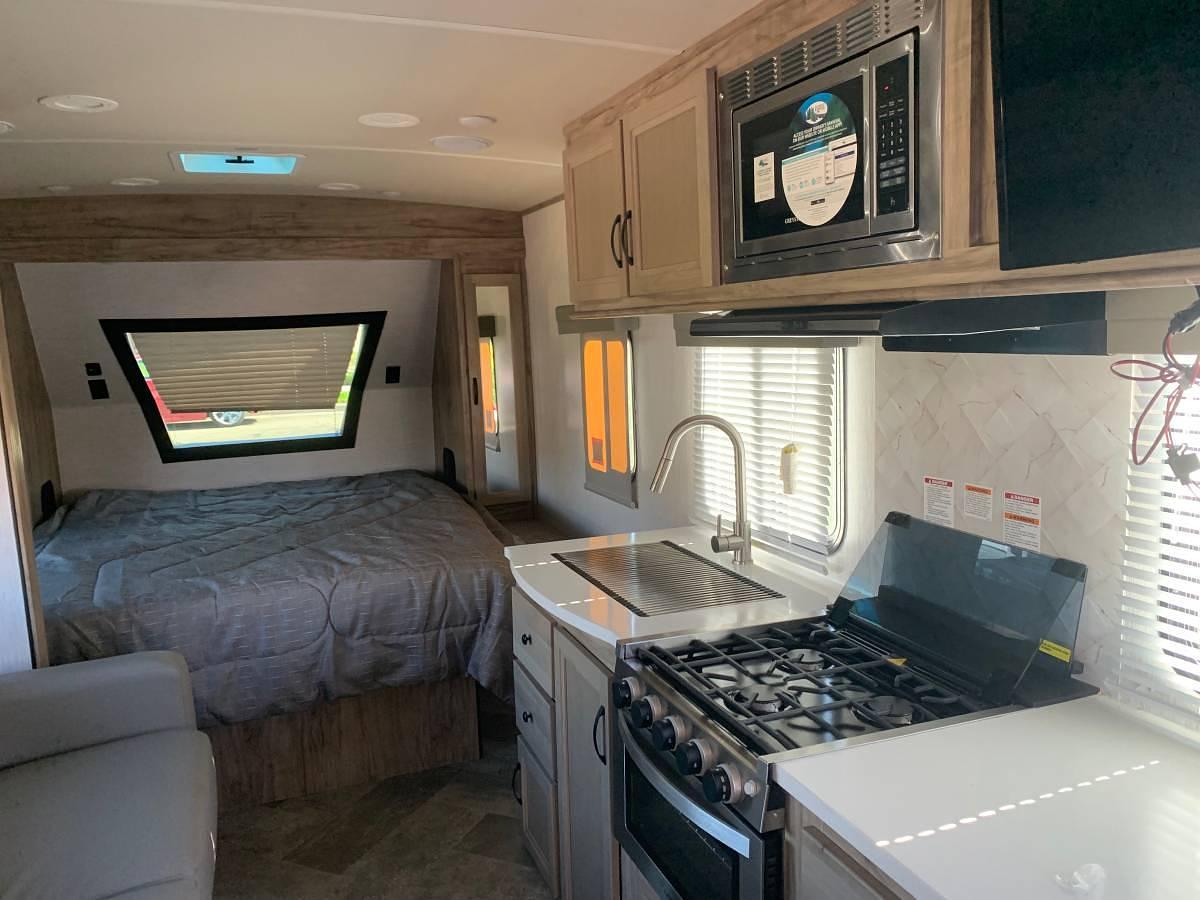 Used 2022 Palomino Solaire 24 ft 205SS