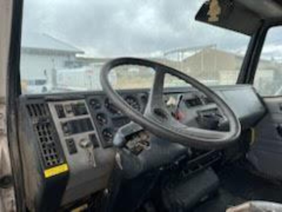 Used 2000 Freightliner FL80