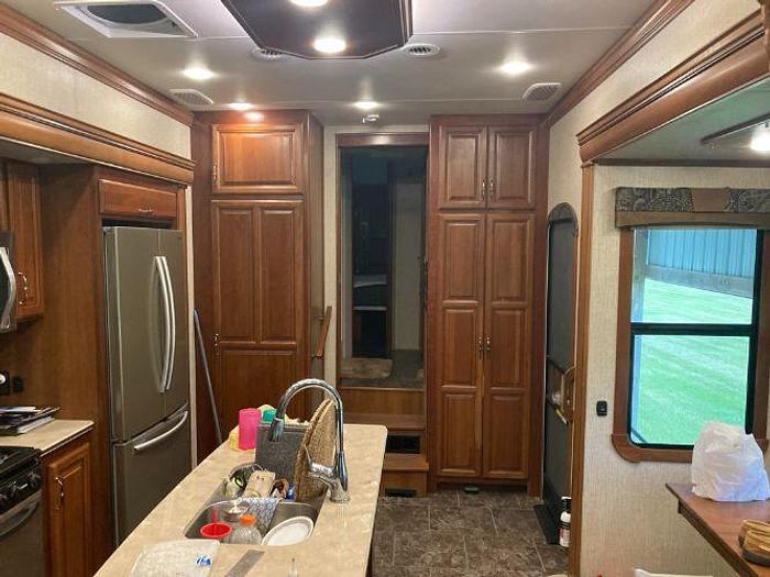 Used 2017 Crossroads Redwood Sequoia M-38KGKS