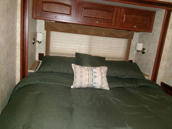 Used 2010 Winnebago SIGHTSEER 33C