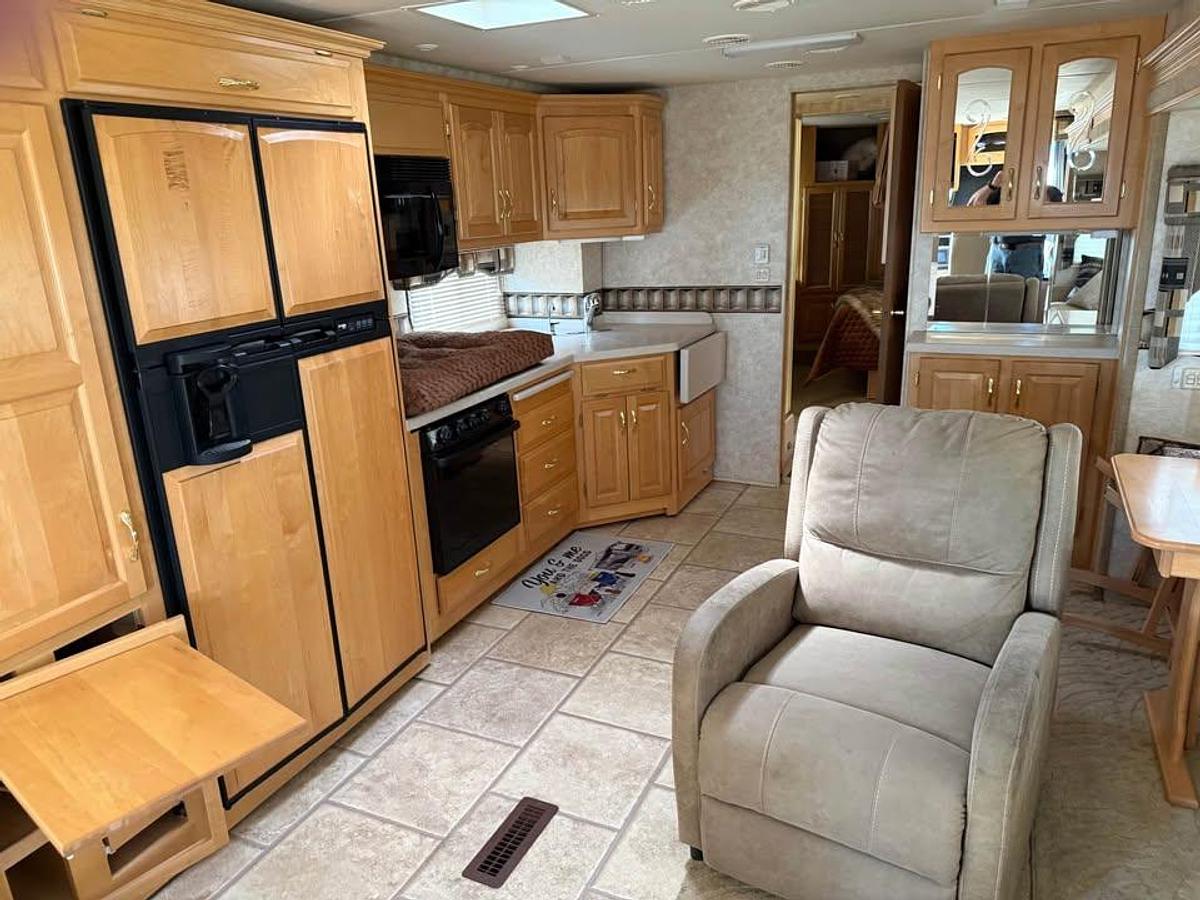 Used 2005 Newmar Kountry Star Class A Diesel Motorhome
