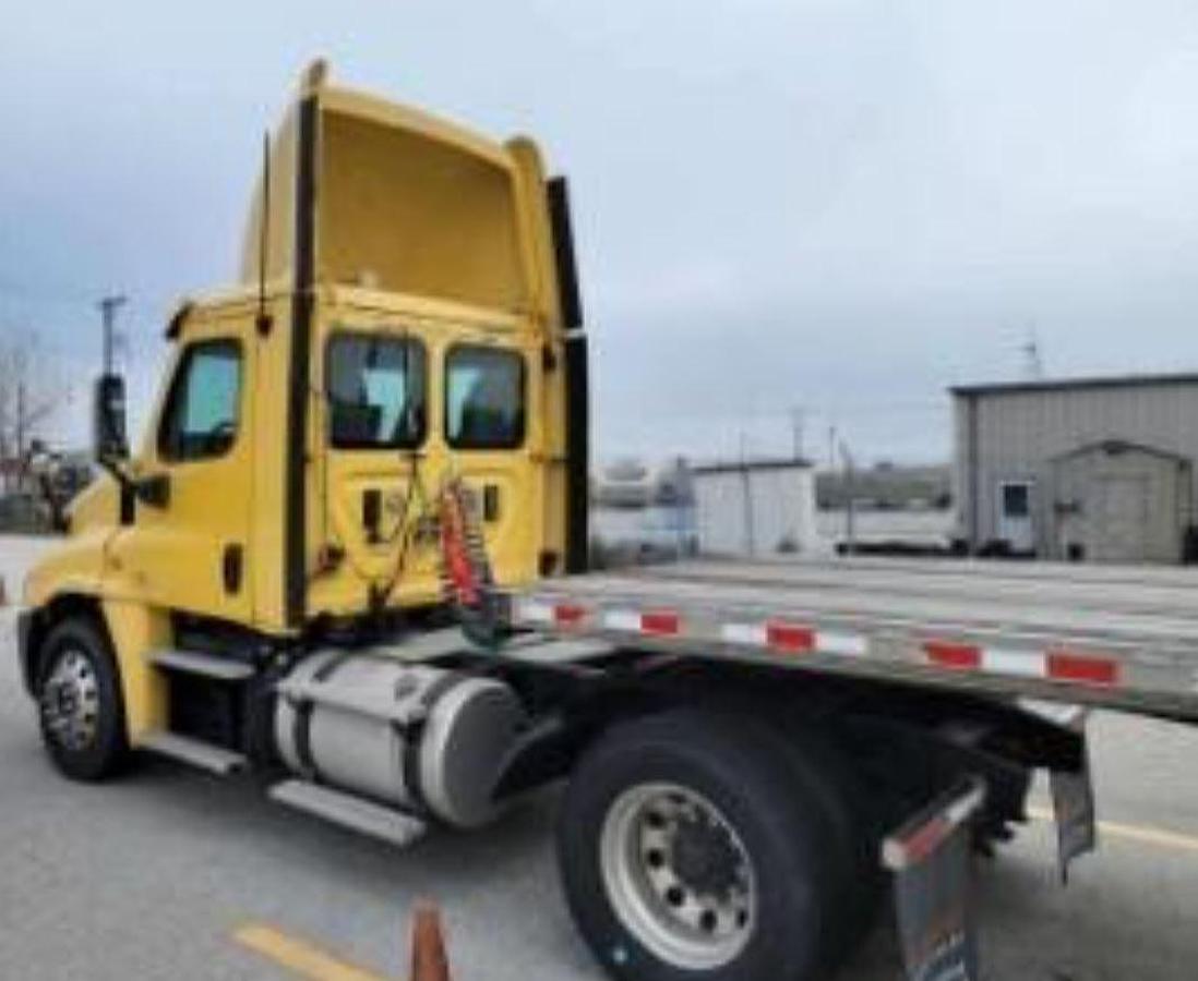 Used 2012 FREIGHTLINER CASCADIA 113