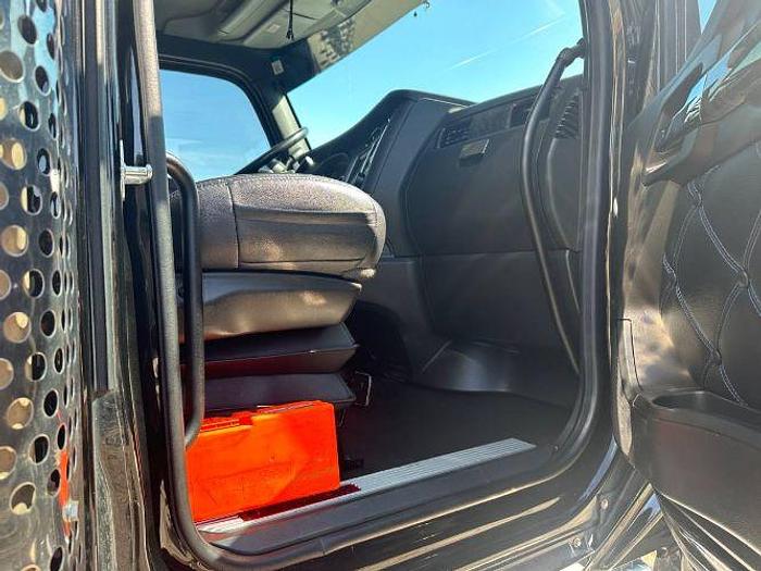 Used 2021 KENWORTH W990