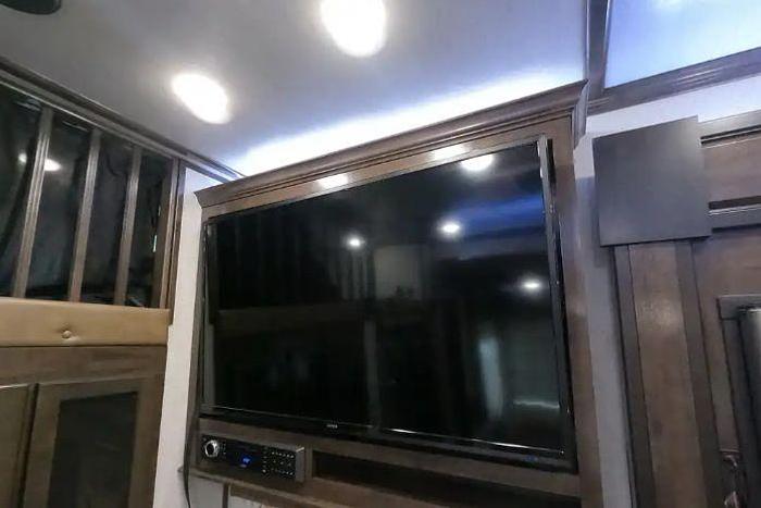 Used 2020 Dutchmen Voltage 3635