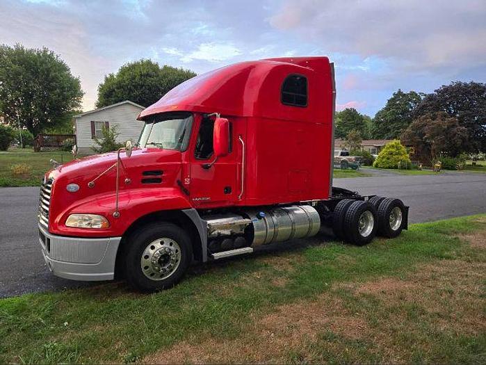 Used 2014 Mack Pinnacle Sleeper Truck