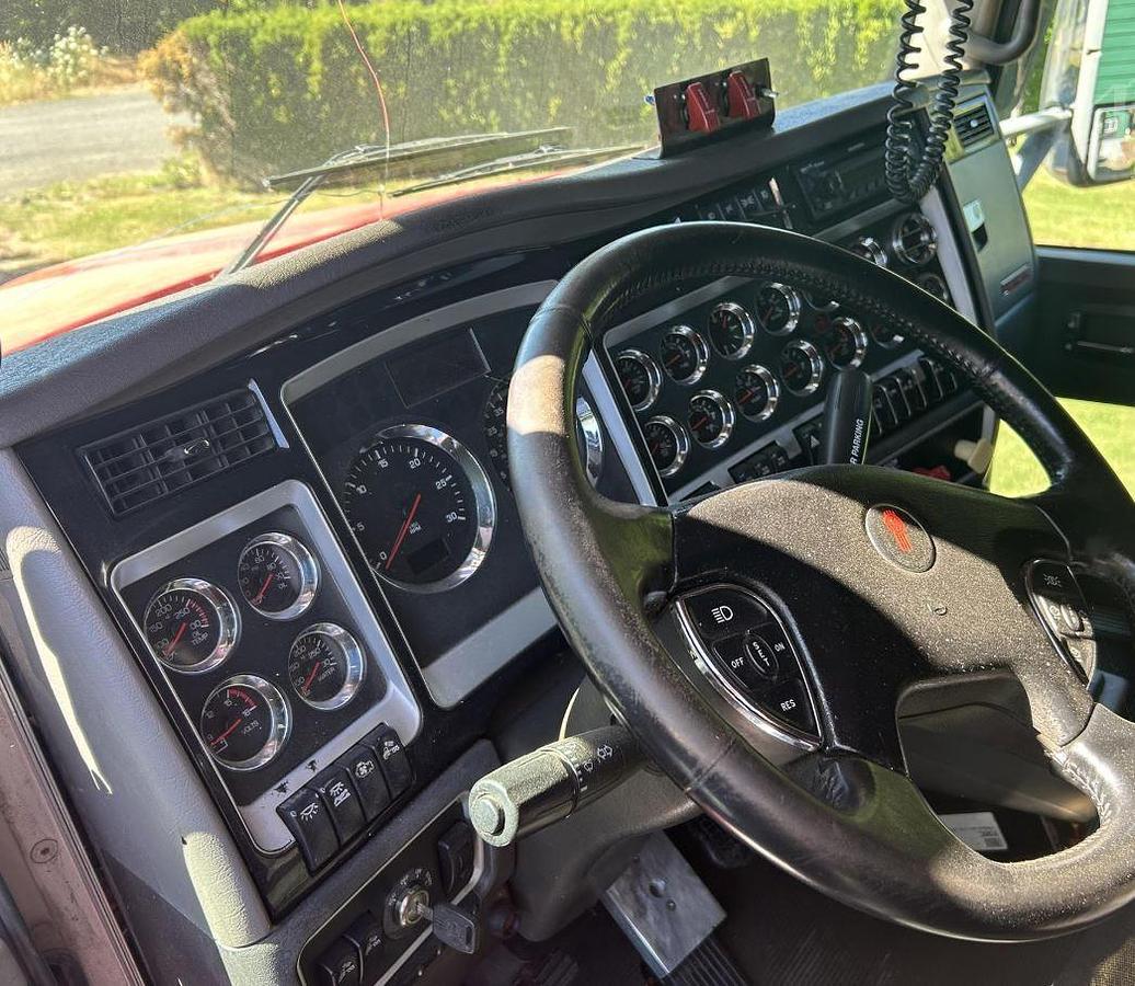 Used 2014 KENWORTH T660 Conventional Sleepe Semi