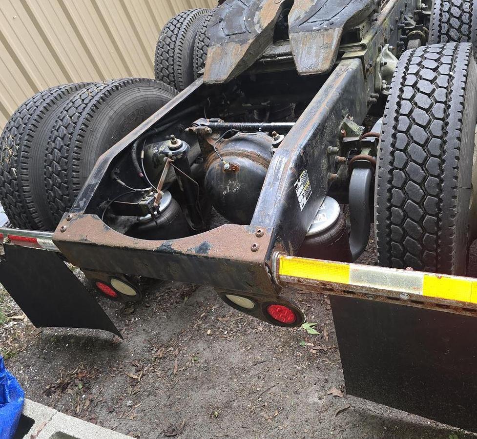 Used 2005 Peterbilt 387 Sleeper Semi Truck