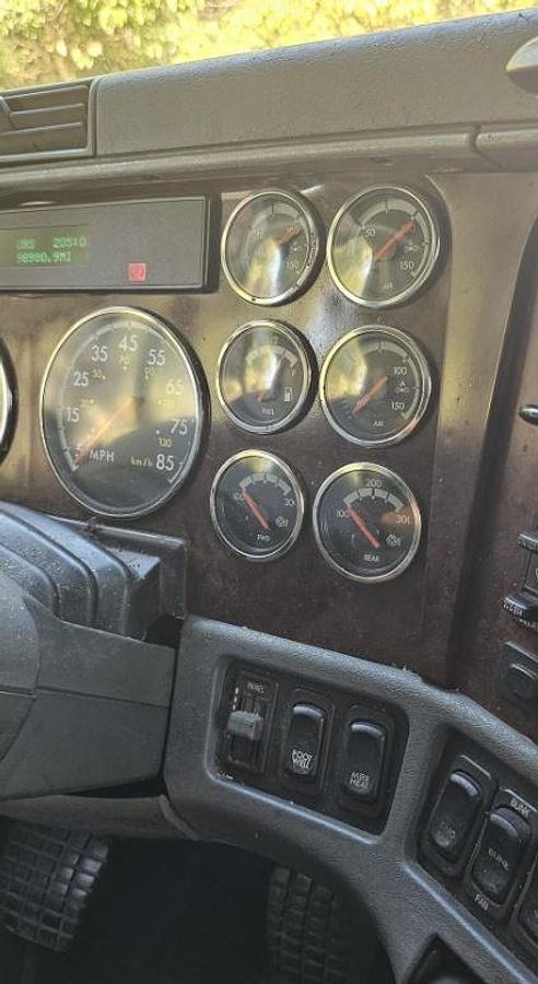 Used 2002 Freightliner Century 120