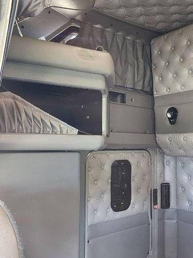 Used 2022 KENWORTH W900 Sleeper Truck