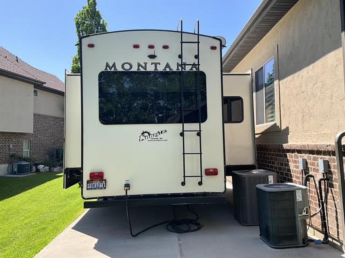 Used 2017 Keystone Montana 3721RL Fifth Wheel