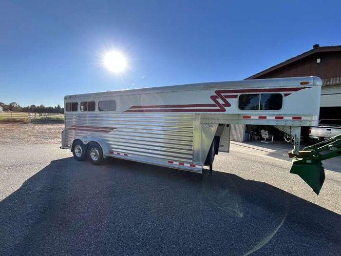 Used 2005 4 Star 3 HORSE