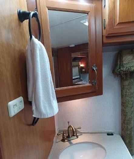 Used 2004 American Coach American Tradition 40J