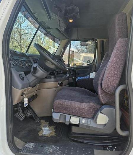 Used 2013 Freightliner Cascadia 125