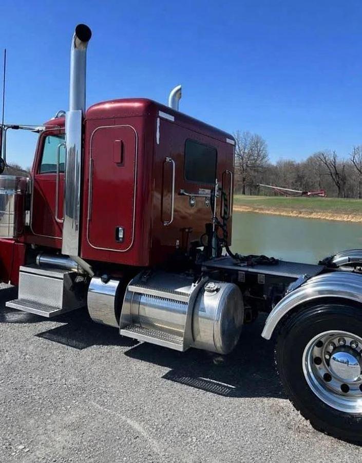 Used 2023 Peterbilt 389